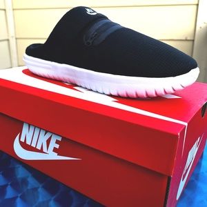 Brand new Nike Burrow Slippers! Men’s size 9!